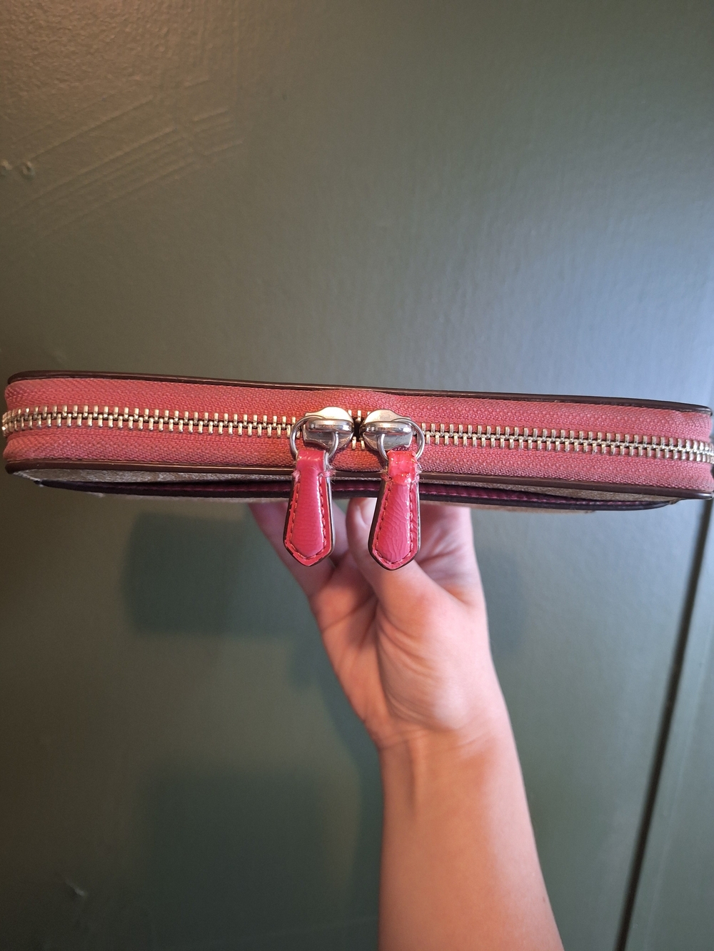 Coach Signature Canvas Zip Wallet in Khaki And Pink - Picture 5 of 9